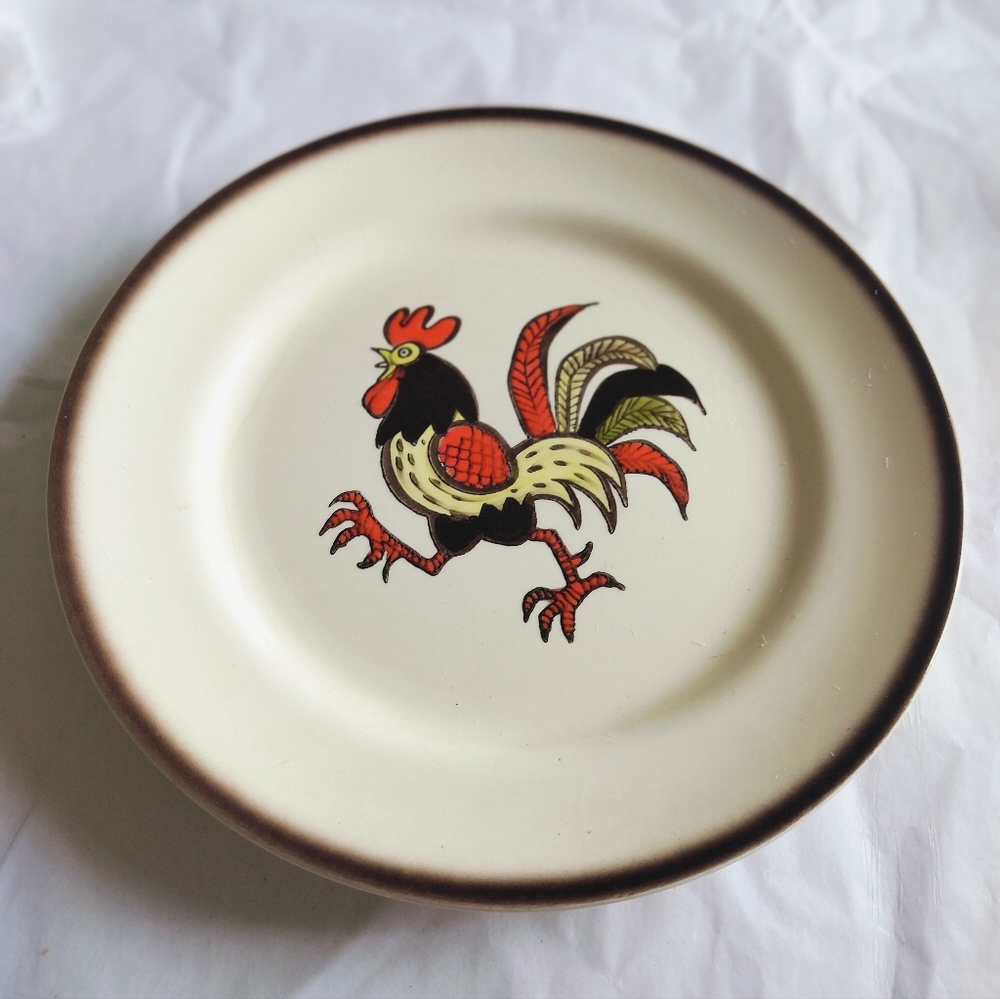 Metlox/Poppy Trail/RED ROOSTER Vintage Dinner Plate USA Hand Decorated